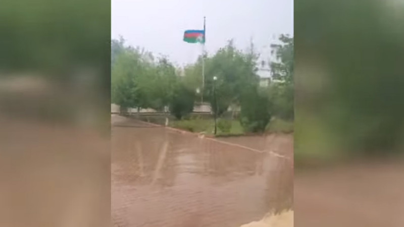 Naxçıvana dolu düşüb