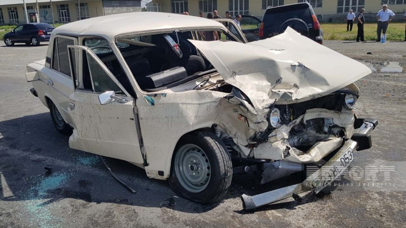 Göyçayda iki avtomobil toqquşub, yaralananlar var
