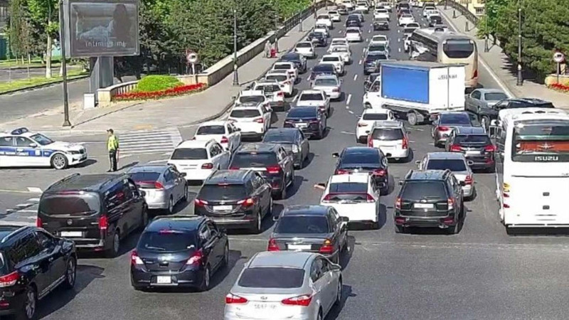 Bakının tıxac olan yollar - SİYAHI