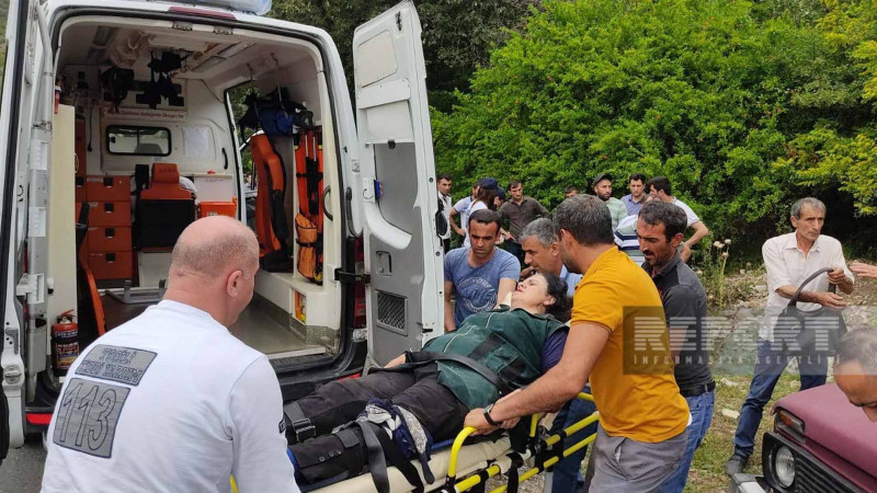 Şəkidə “Niva” “Mercedes”lə toqquşub