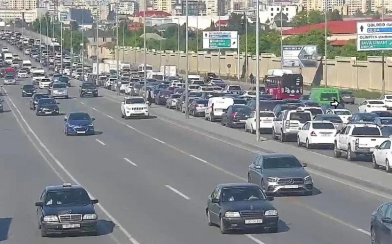 Bakıda tıxac olan yollar - SİYAHI