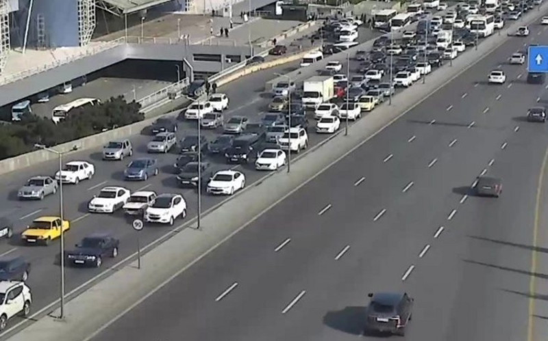 Bakıda tıxac olan yollar - SİYAHI