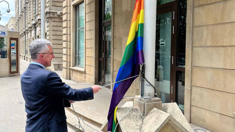 Bakıda LGBT bayrağı qaldırılıb