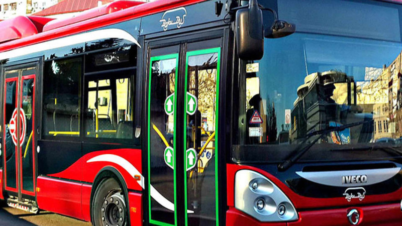 “Bakubus” avtobusunu daşlayıblar