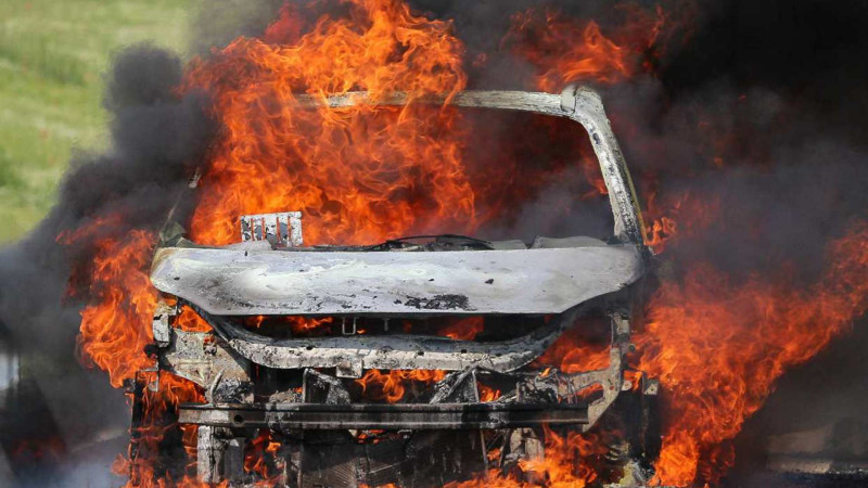 Bakıda bu dəfə də “Opel” yanıb
