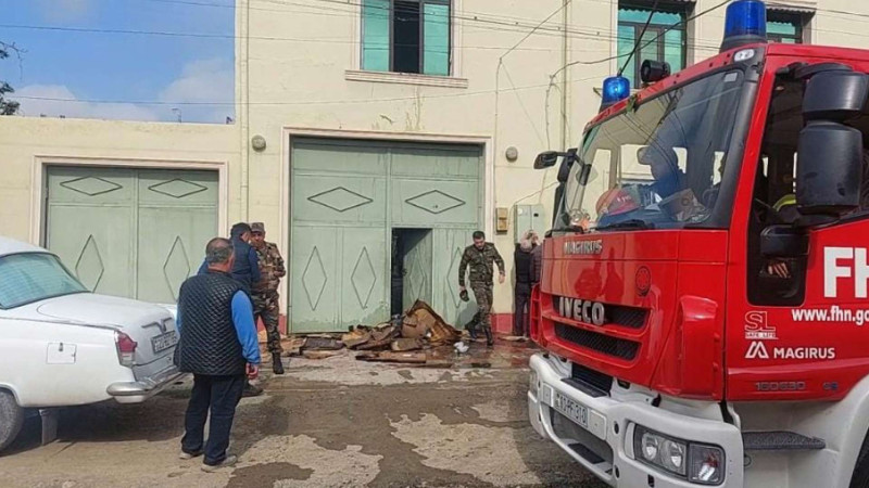 Gəncədə ev yanıb