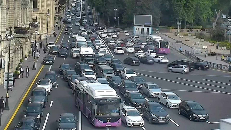 Bakıda tıxac olan yollar - SİYAHI
