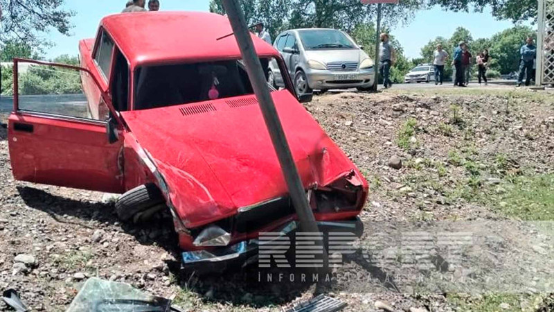 Oğuzda iki avtomobil toqquşub