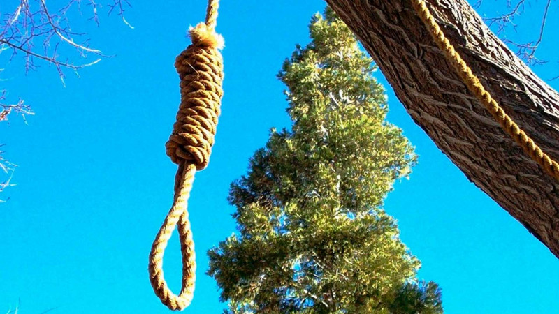Astarada kişi övladının məzarı yanında özünü asıb