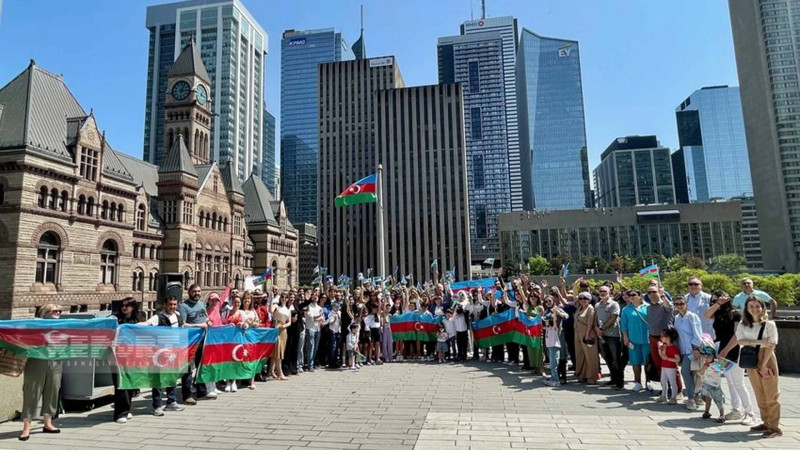 Kanadanın Toronto şəhərində Azərbaycan bayrağı ucaldılıb