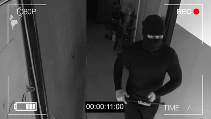Masazırda evdən 10 min manatlıq oğurluq edilib