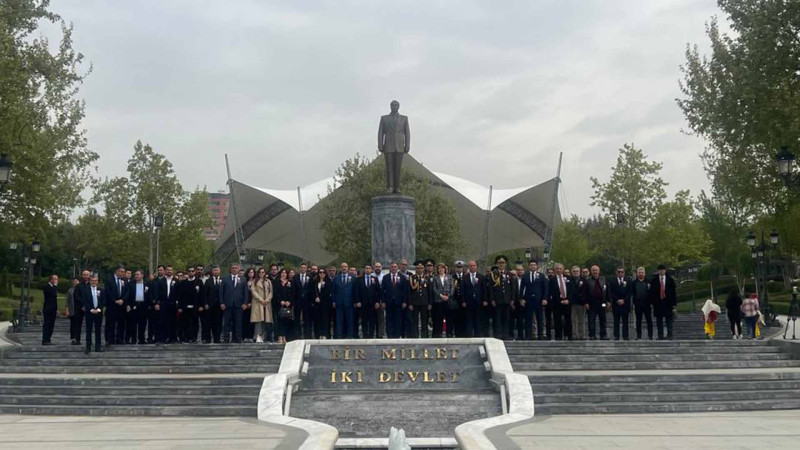 Heydər Əliyevin Ankaradakı abidəsi ziyarət olunub