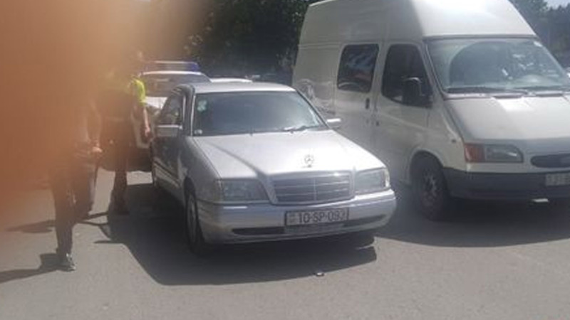 İsmayıllıda avtomobil ana və övladını vurub