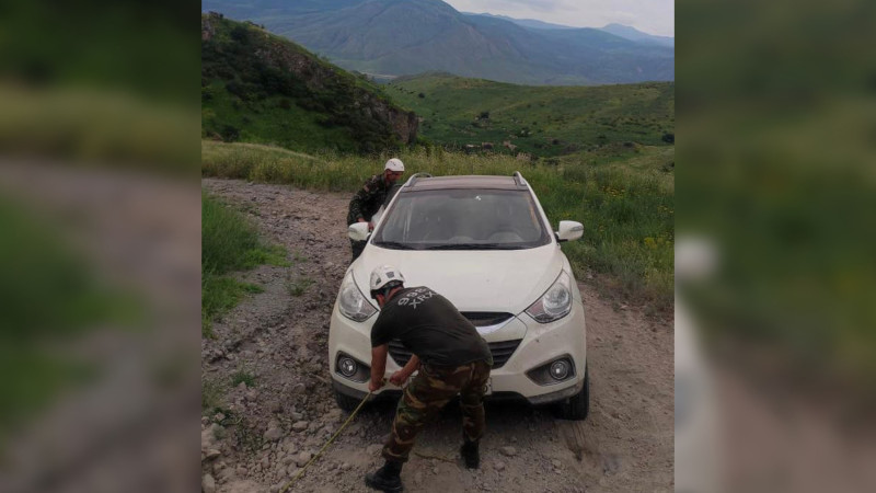 Qubadlıda batan avtomobildə qalmış şəxslərə köməklik göstərilib