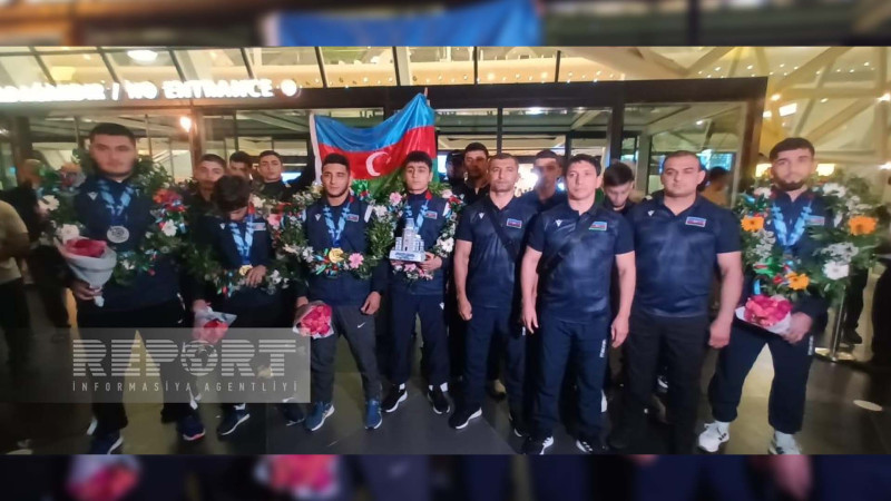 Avropa çempionu olan güləşçilərimiz Vətənə dönüblər