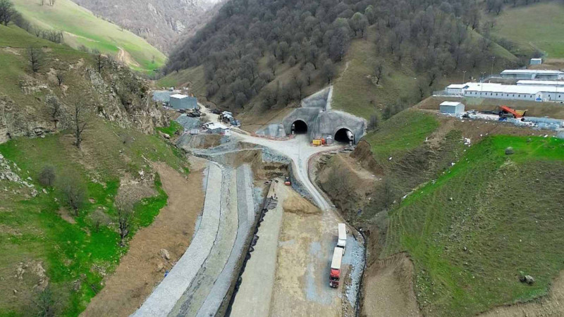 Azad edilmiş ərazilərdə ümumi uzunluğu 66 km təşkil edən tunellər tikilir