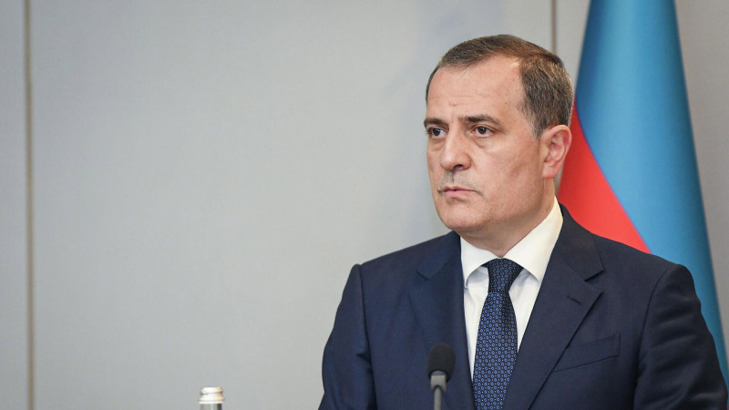 Ceyhun Bayramov Britaniyaya səfər edib