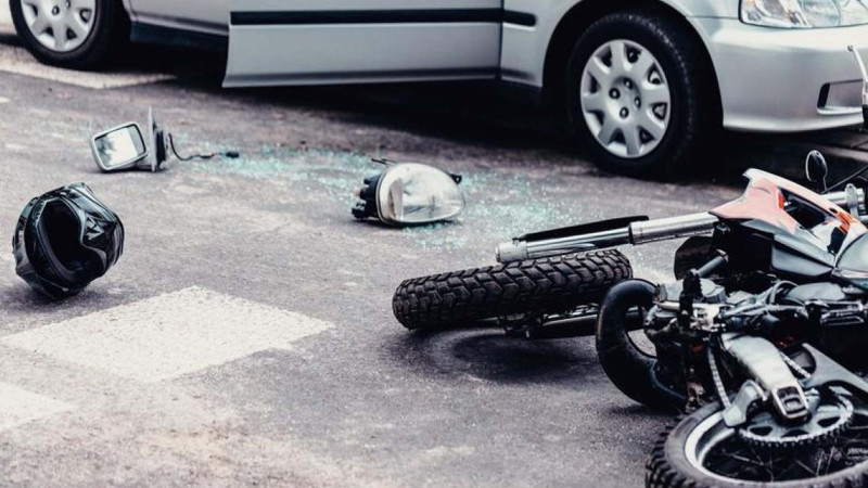 Neftçalada avtomobil motosikletlə toqquşub, iki nəfər ölüb