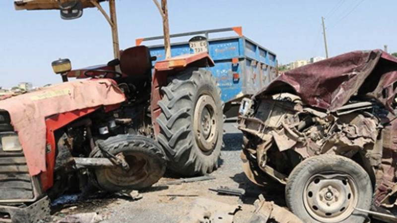Lənkəranda traktor avtomobillə toqquşub