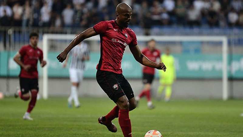 “Qəbələ” daha bir futbolçusu ilə yollarını ayırıb