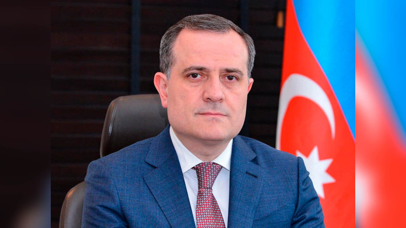 Ceyhun Bayramov jurnalistləri təbrik edib