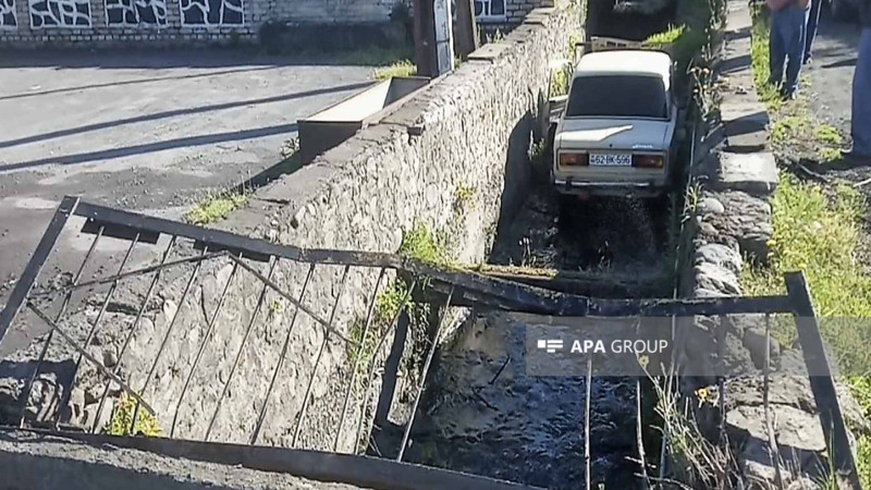 Zaqatalada avtomobil qəza nəticəsində çaya düşüb