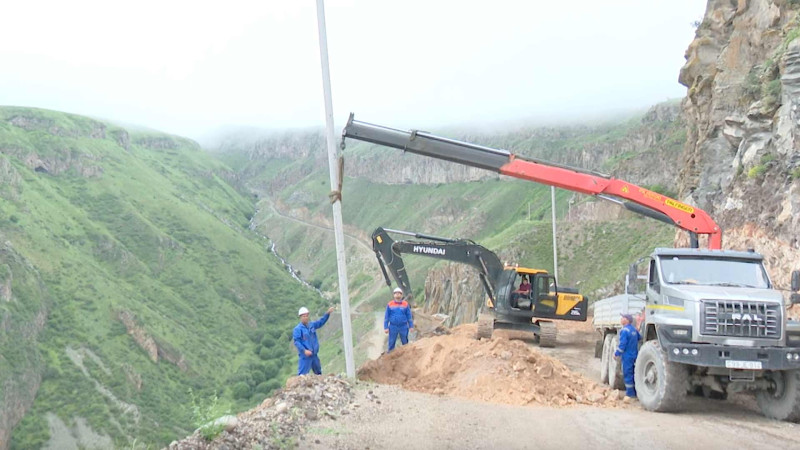 “Azərişıq” Kəlbəcərin Zar kəndinə işıq çəkir
