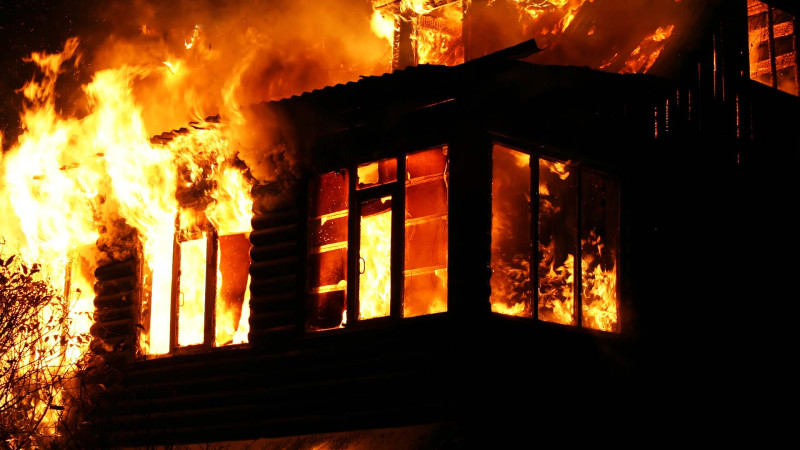 Zərdabda 5 otaqlı evdə yanğın olub