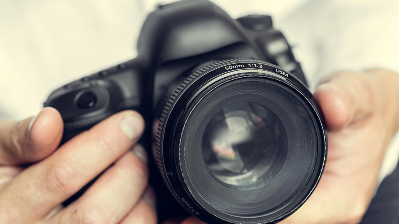 Bakıda 2 500 manat dəyərində fotoaparat oğurlanıb