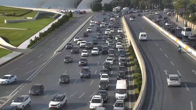 Bakıda tıxac olan yollar - SİYAHI