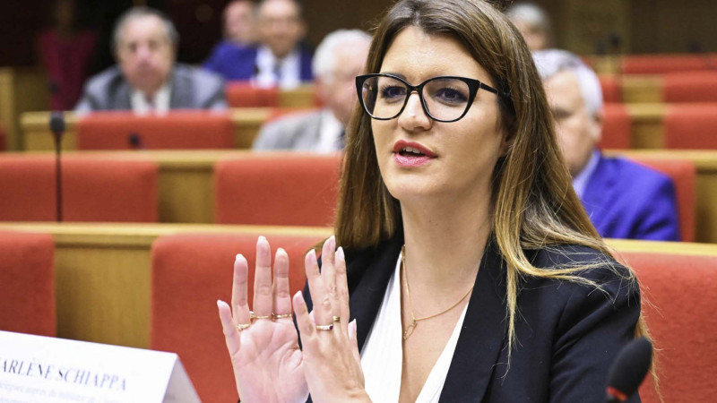 Şəkli “Playboy”un üz qabığında sərgilənən Fransanın dövlət katibi işdən çıxarılıb - FOTO