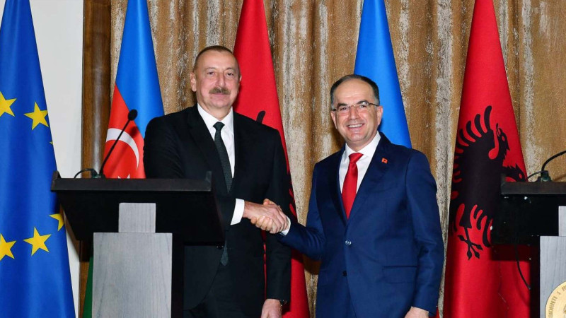 Albaniya Prezidenti Bayram Beqay Azərbaycana rəsmi səfərə gəlib