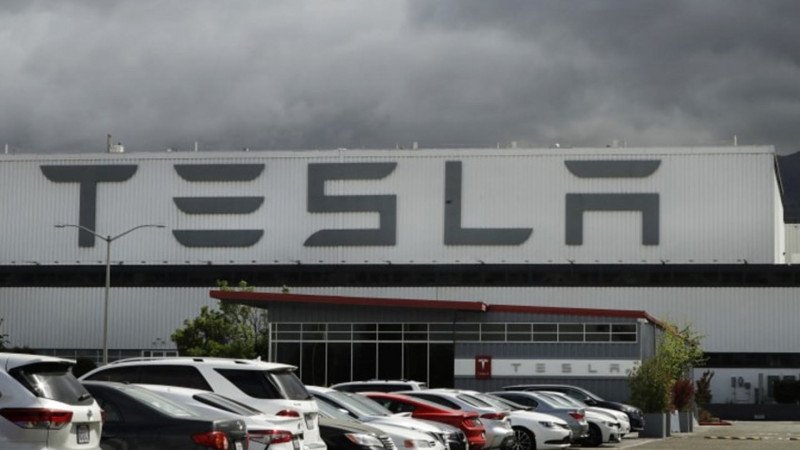 “Tesla” 16 min avtomobilini geri çağırır
