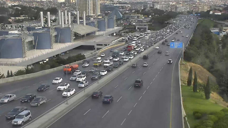 Bakıda tıxac olan yollar - SİYAHI