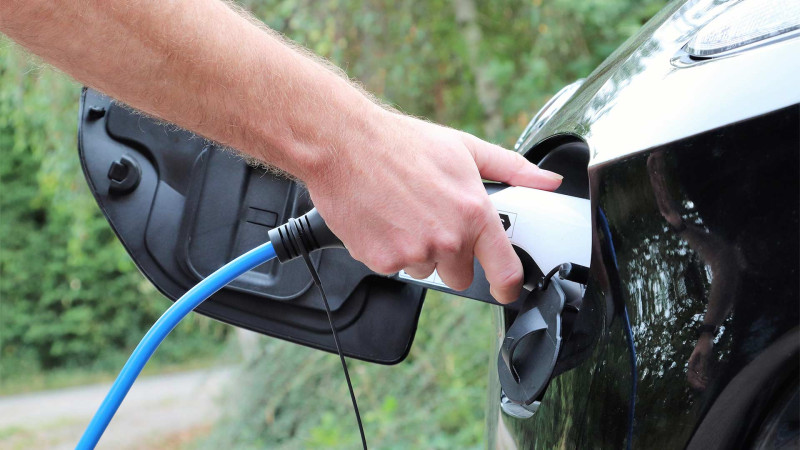 Azərbaycan elektromobil idxalını 7 dəfədən çox artırıb