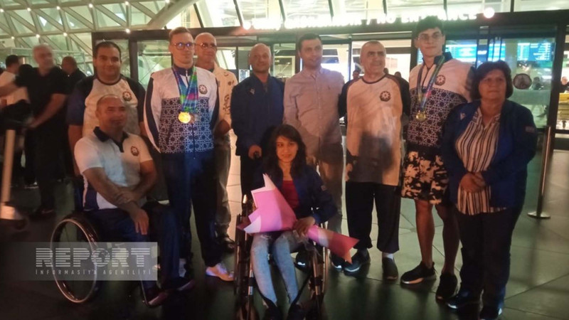 Dünya çempionatında 5 medal qazanan paraüzgüçülər Vətənə qayıdıblar