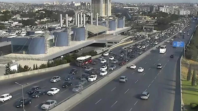 Bakının bir sıra yollarında tıxac yaranıb