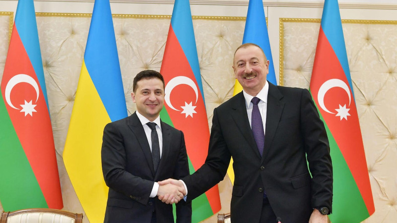 İlham Əliyev Zelenskini təbrik edib