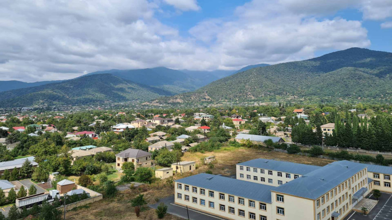 Balakəndə 19 yaşlı qız intihara cəhd edib
