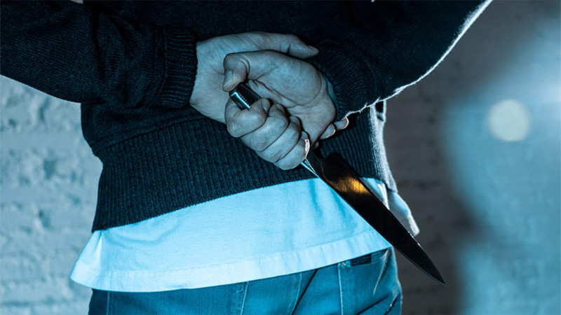 Masallıda sözünə qulaq asmayan arvadını dəfələrlə bıçaqlayan kişi HƏBS EDİLMƏDİ