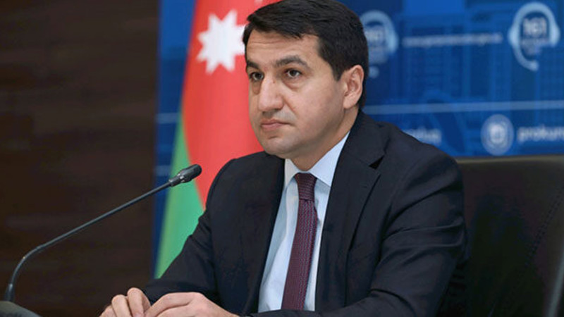 Hikmət Hacıyev: “Azərbaycan baryerlər yaradan ölkələrdən fərqli olaraq, yollar salır”