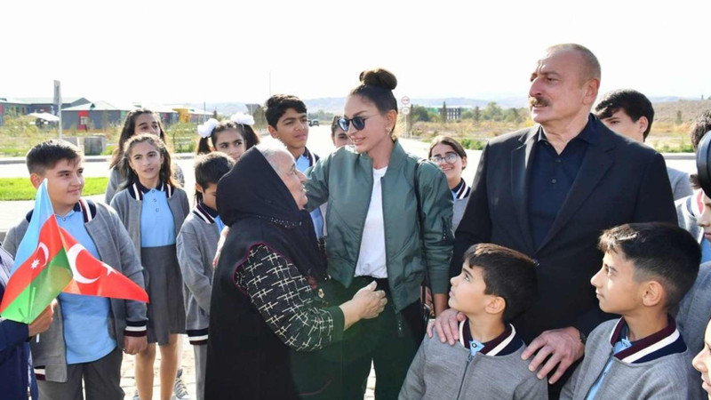 İlham Əliyev və Mehriban Əliyeva Laçında “şəhər günü” ilə  əlaqədar tədbirlərdə iştirak ediblər