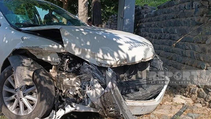 Ağstafada avtomobil qəzası baş verib: xəsarət alanlar var