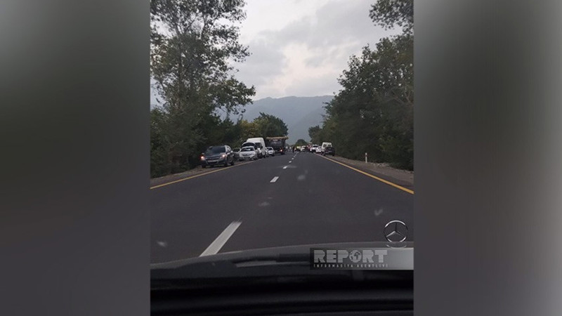 Şəkidə zəncirvari yol qəzası olub