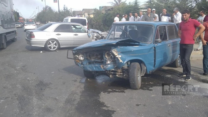 Heydər Əliyev prospektində “VAZ” “Mercedes”lə toqquşub