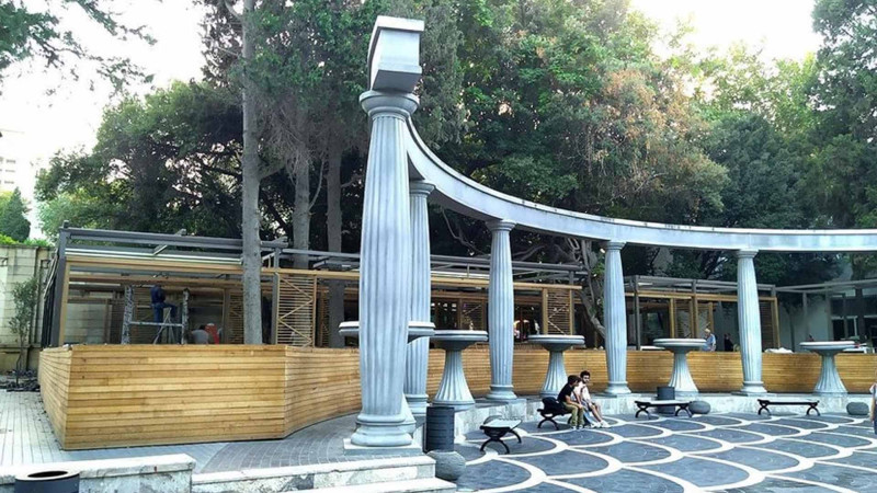Bakının Fəvvarələr meydanındakı qanunsuz tikinti işlərinin qarşısı alınıb