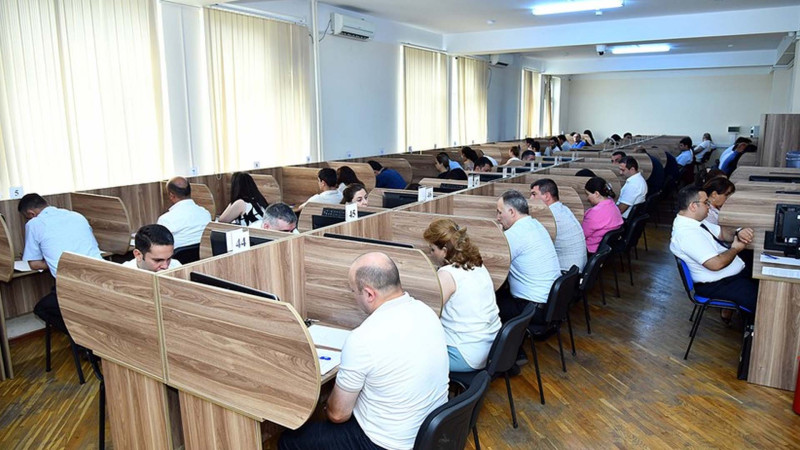 Hakimliyə namizədlər üçün yazılı imtahan keçirilib