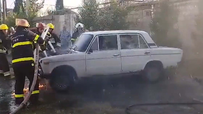 Yevlaxda avtomobil yanıb - VİDEO