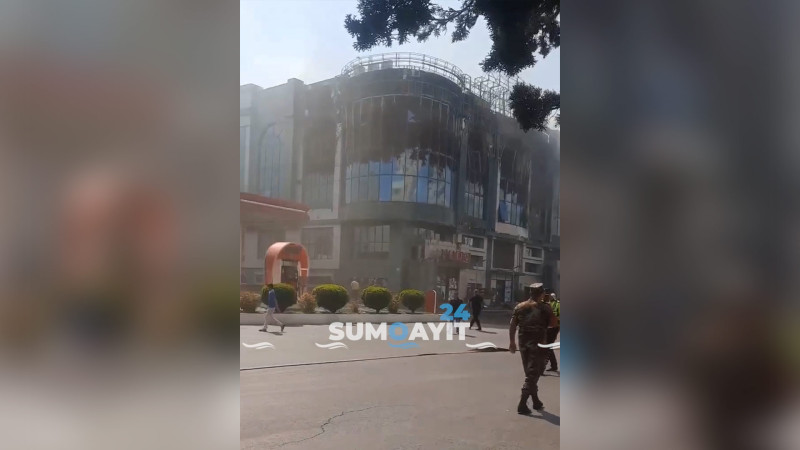 Sumqayıtdakı Green house şadlıq sarayı yanır - VİDEO
