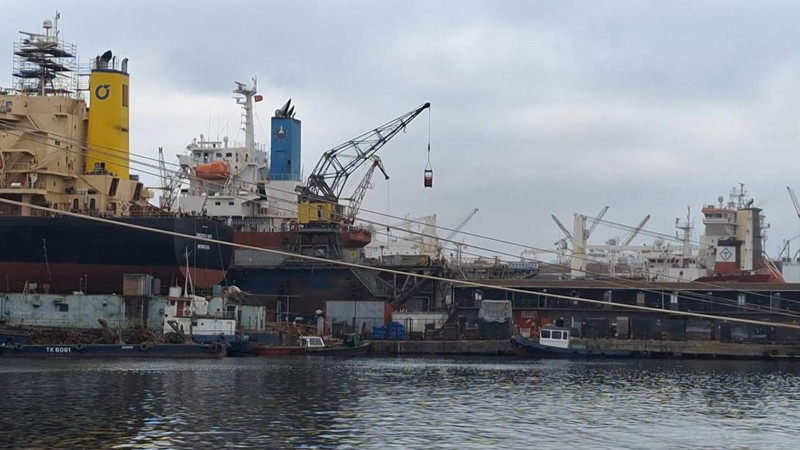 İstanbulda gəmidə partlayış baş verib
